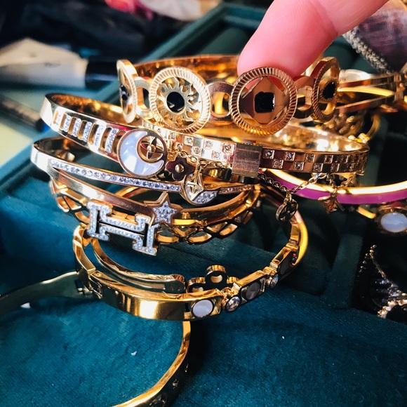 Meet your Posher, Jenny - Picture 4 of 4